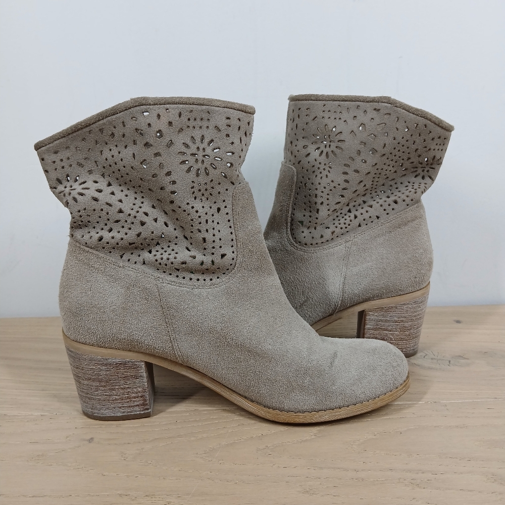 Crown Vintage Taupe Leather Perforated Foldover Block Heel‎ Ankle Boots 1506 - Picture 3 of 11